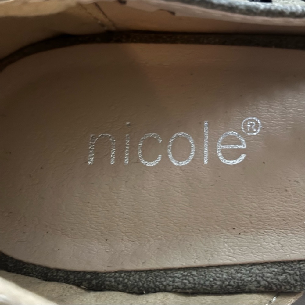 ❤️2/$15or3/$21❤️Nicole Slade Faux Suede /Green Taupe Open Toe Flats, Size 8.5W - Picture 10 of 12